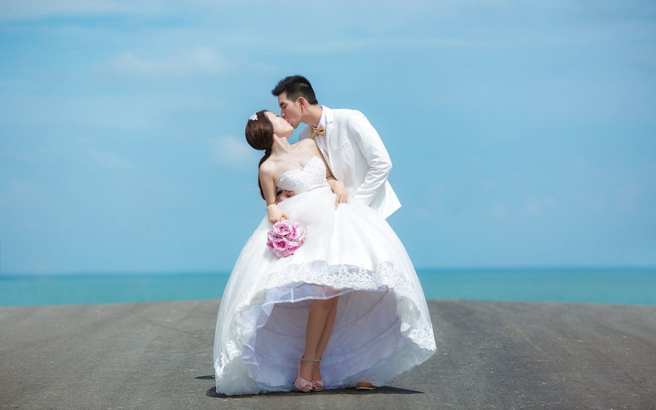 Love Kissing Wallpaper Free Download